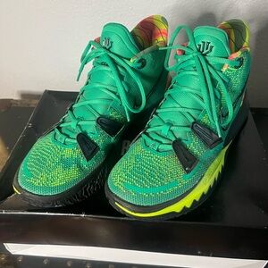 Nike Green Athletic Shoes for Men